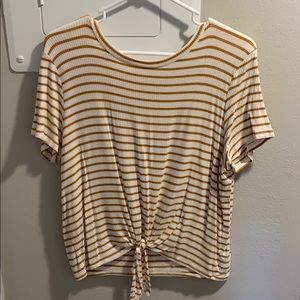 Tshirt with tie bottom